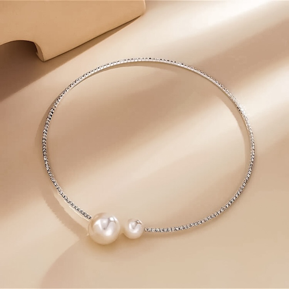 ⚜️𝟯𝟬%𝗢𝗙𝗙 𝗯𝘂𝗻𝗱𝗹𝗲𝘀 𝟯+⚜️ NEW Pearl Rhinestone Rigid Choker Necklace - Picture 6 of 10